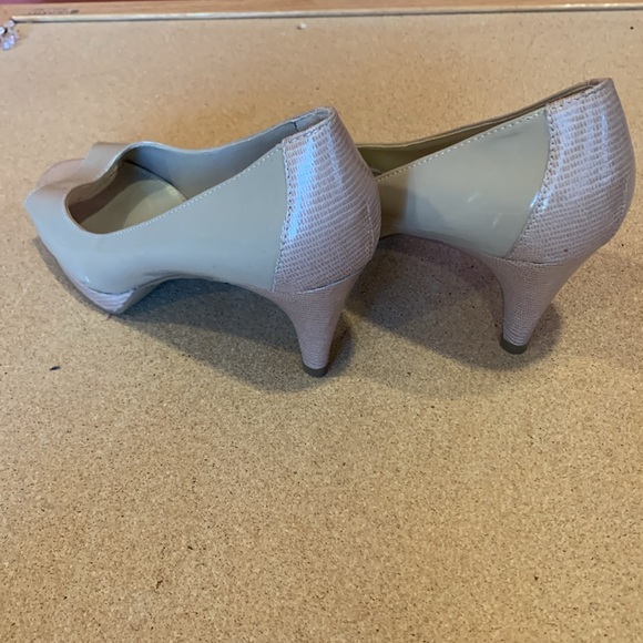 Bandolino  Tan Shoes 7 1/2 M - Picture 6 of 9